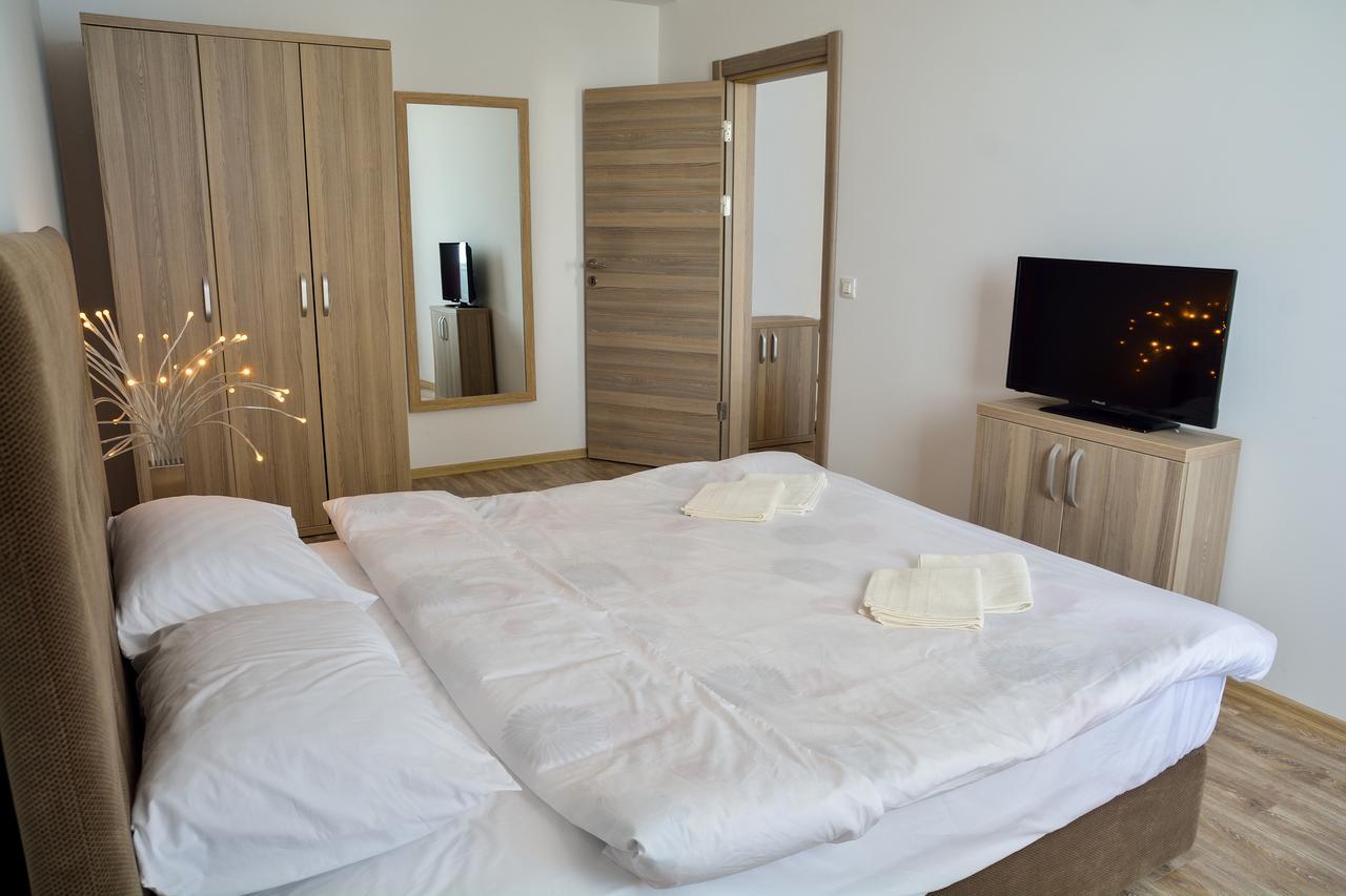 Oceana Summerland Apartment Mamaia Buitenkant foto