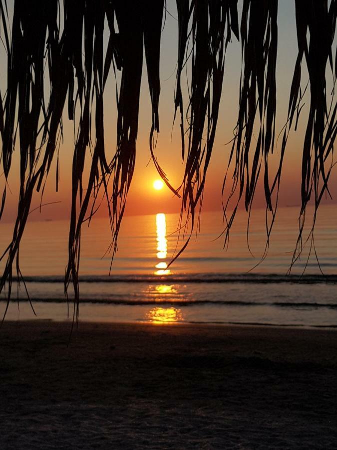 Oceana Summerland Apartment Mamaia Buitenkant foto
